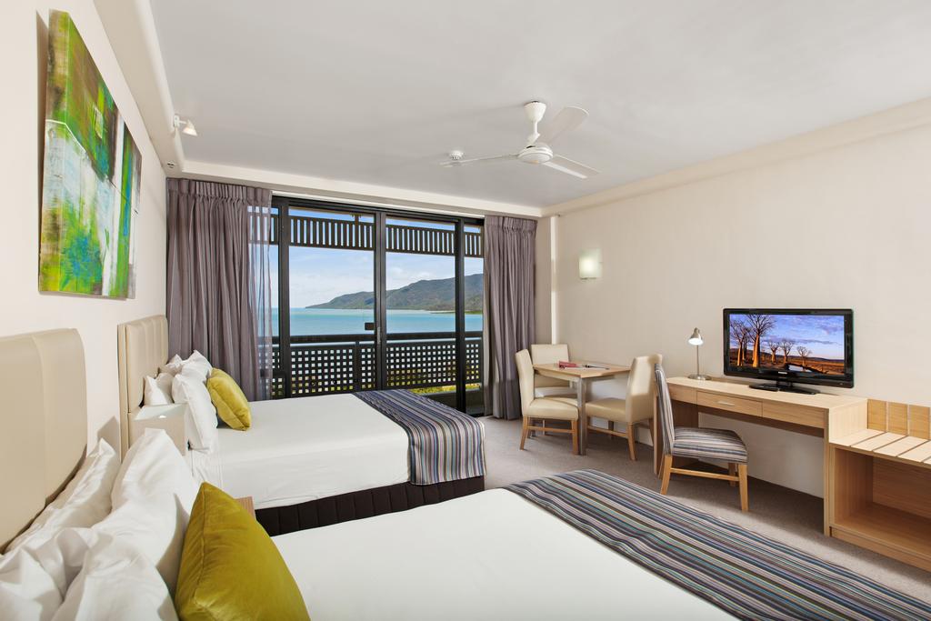 http://greatpacifictravels.com.au/hotel/images/hotel_img/11616558146Rydges Esplanade Room Sea View.jpg